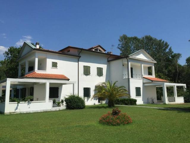 Villa in vendita a Massa MS