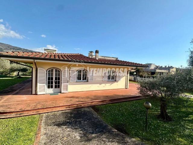 Villa in vendita a Massa MS