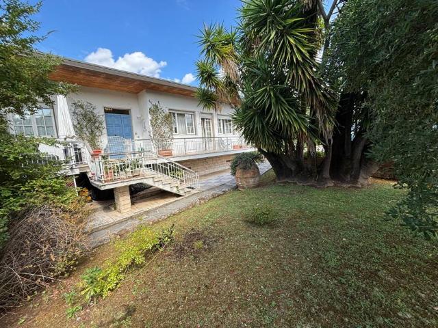 Villa in vendita a Massa MS