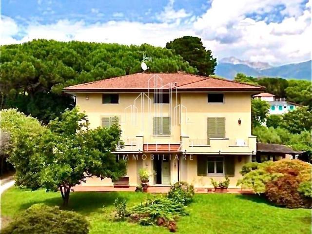 Villa in vendita a Massa MS