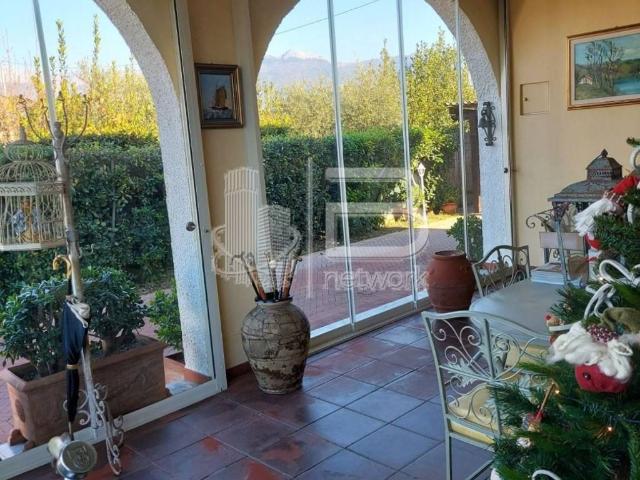 Villa in vendita a Massa MS