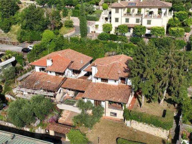 Villa in vendita a Massa MS