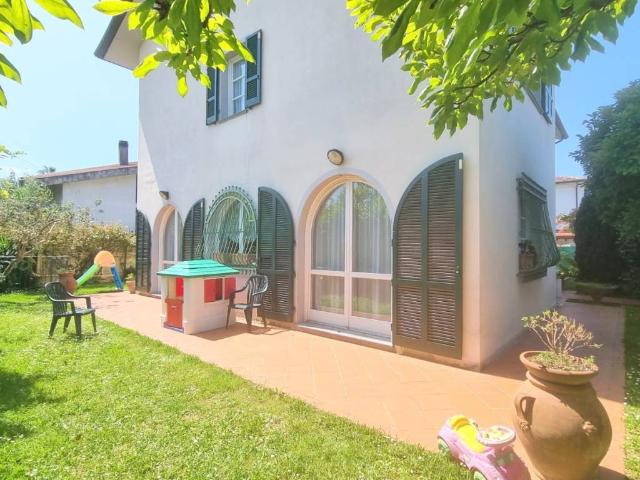 Villa in vendita a Massa MS