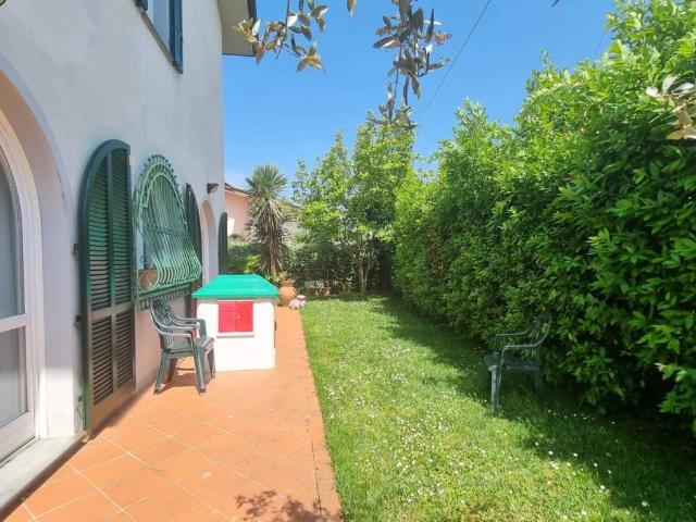 Villa in vendita a Massa MS