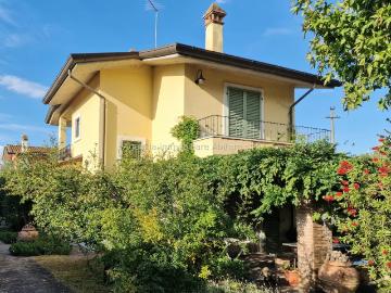 VILLA in VENDITA a MASSA PERIFERIA di 6 vani