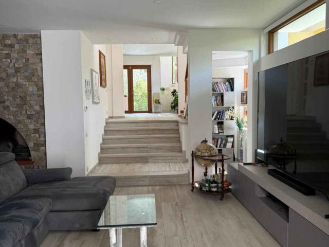 VILLA in VENDITA a MASSAROSA Bozzano di 10 vani