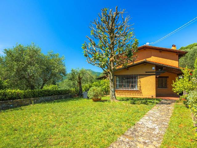 Villa in vendita a Massarosa LU