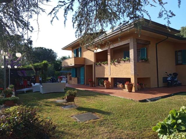 Villa in vendita a Massarosa LU