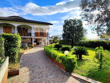 Villa in vendita a Massarosa LU