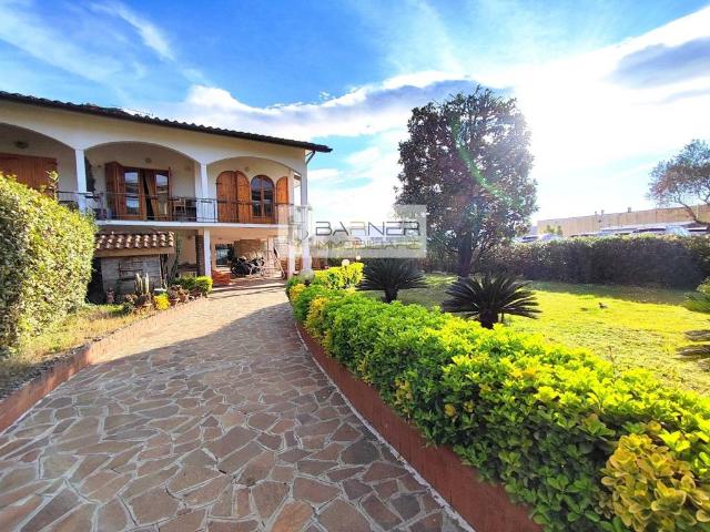 Villa in vendita a Massarosa LU