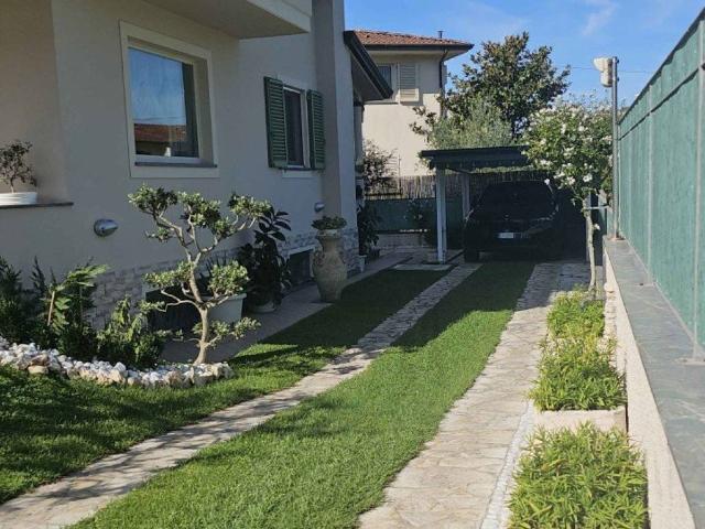 Villa in vendita a Massarosa LU