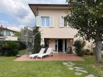 Villa in vendita a Massarosa LU