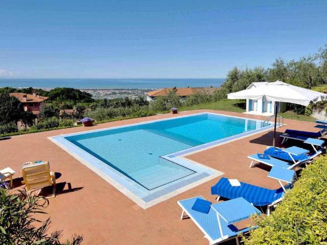 Villa in vendita a Massarosa LU