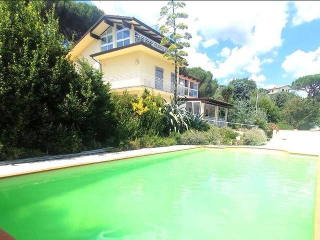 Villa in vendita a Massarosa LU