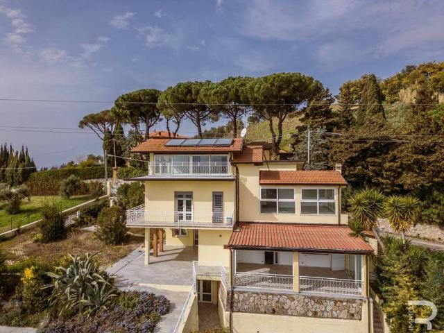 Villa in vendita a Massarosa LU