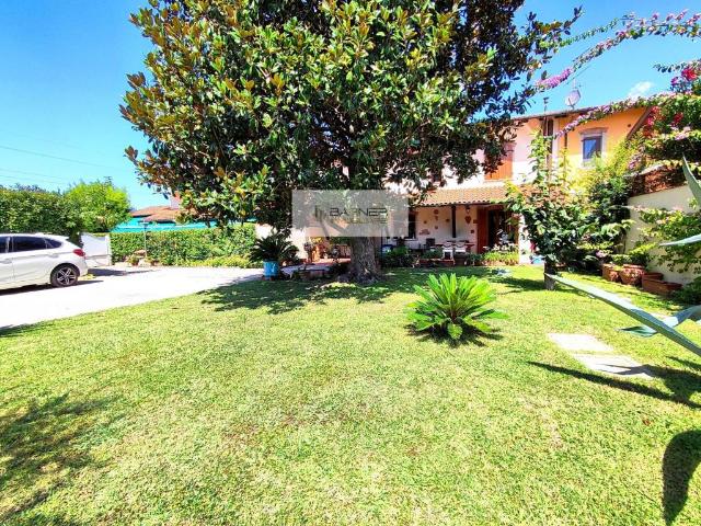 Villa in vendita a Massarosa LU
