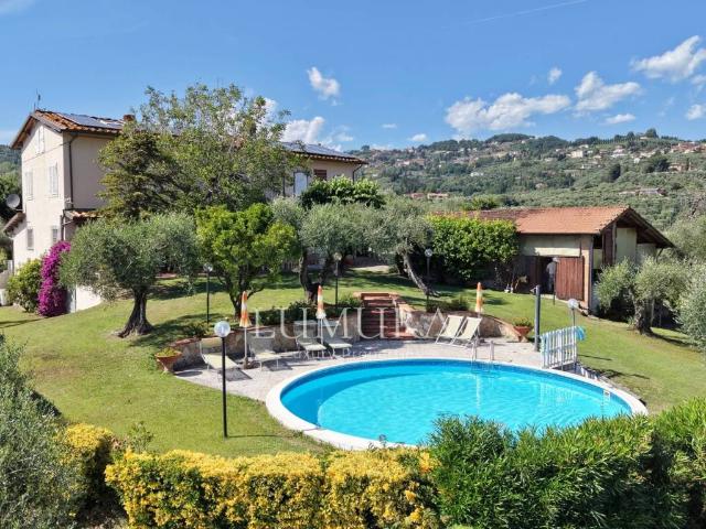 Villa in vendita a Massarosa LU