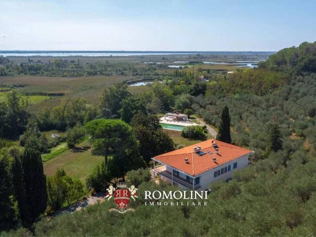 Villa in vendita a Massarosa LU