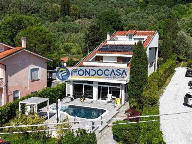 Villa in vendita a Massarosa LU
