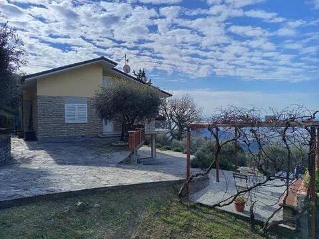 Villa in vendita a Massarosa LU