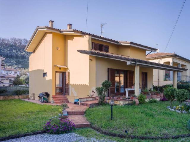 Villa in vendita a Massarosa LU