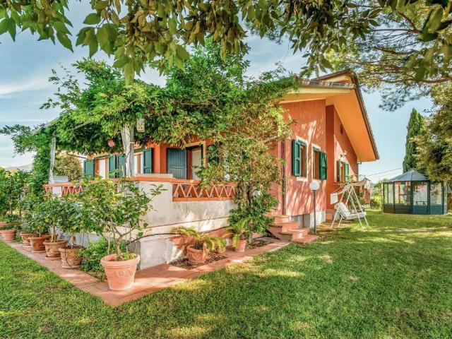 Villa in vendita a Massarosa LU
