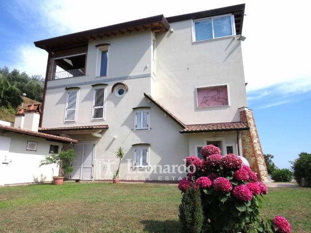 Villa in vendita a Massarosa LU