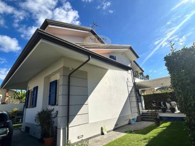 Villa in vendita a Massarosa LU