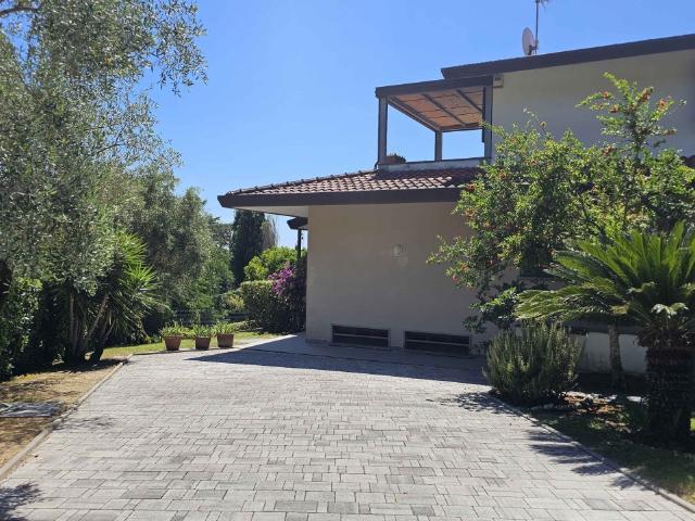 VILLA in VENDITA a MASSAROSA Piano Di Mommio di 9 vani