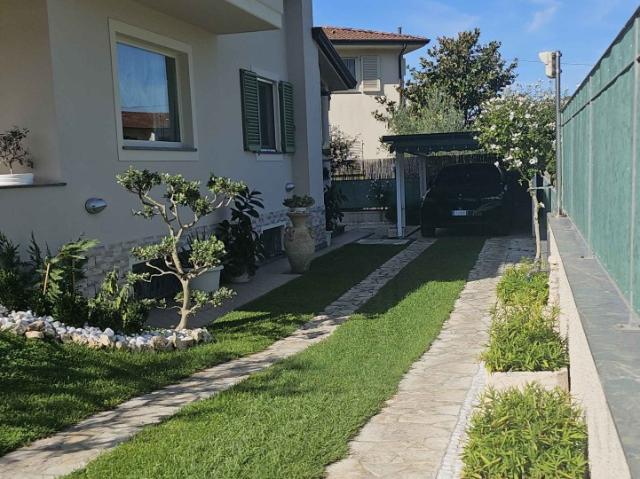 VILLA in VENDITA a MASSAROSA Piano Di Mommio di 11 vani