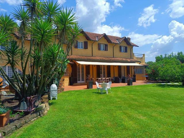 VILLA in VENDITA a MASSAROSA Piano Di Mommio di 20 vani