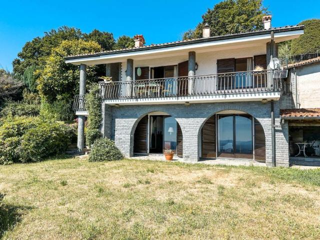 Villa in vendita a Massino Visconti NO