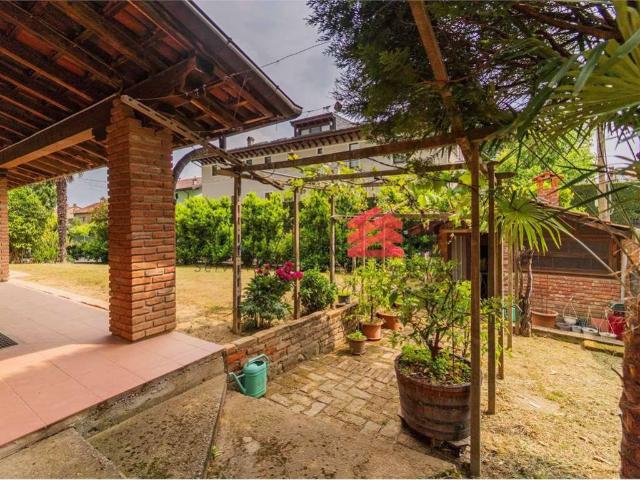 Villa in vendita a Mezzomerico NO