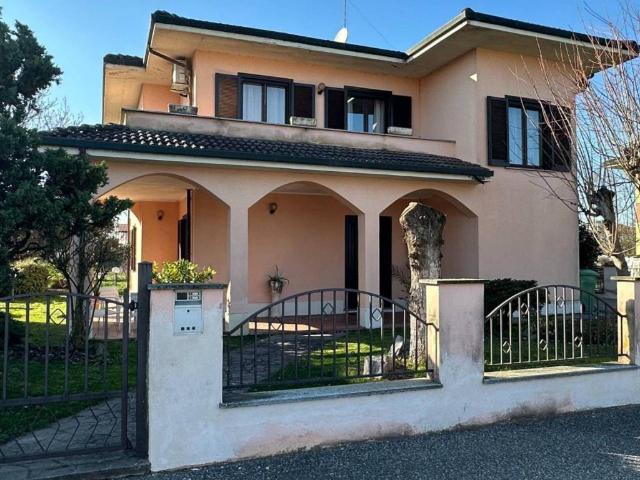 Villa in vendita a Mede PV