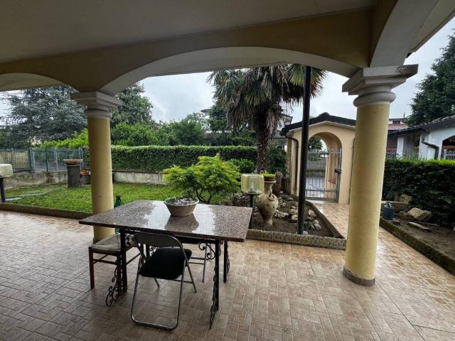 Villa in vendita a Mediglia MI