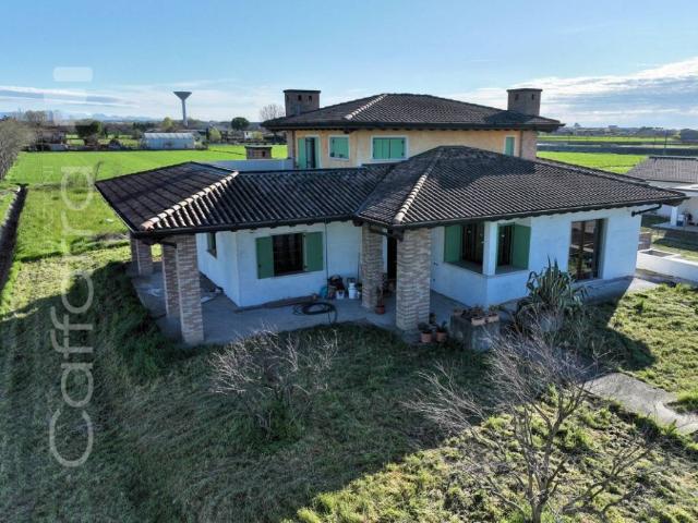 Villa in vendita a Medole MN