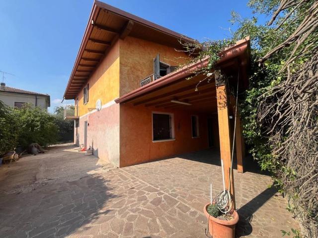 Villa in vendita a Medole MN