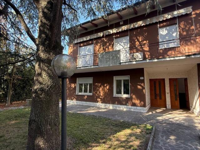 Villa in vendita a Medolla MO