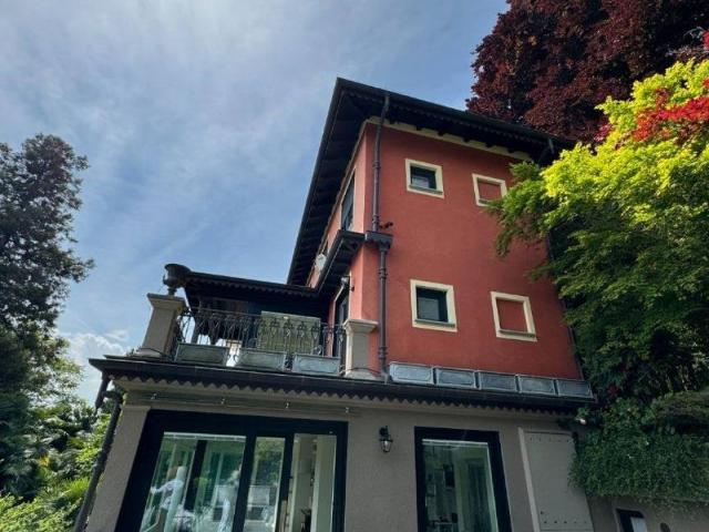 Villa in vendita a Meina NO