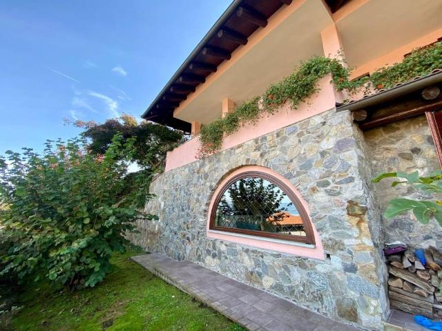Villa in vendita a Meina NO