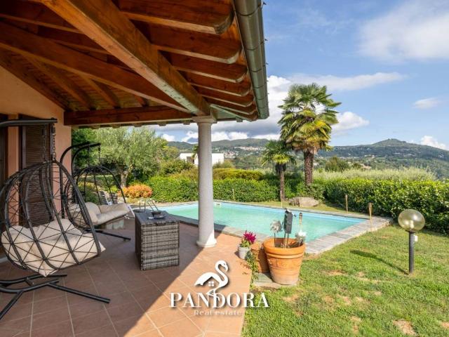 Villa in vendita a Meina NO
