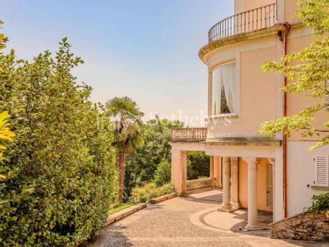 Villa in vendita a Meina NO