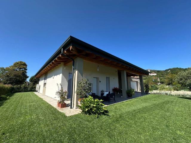 Villa in vendita a Meina NO