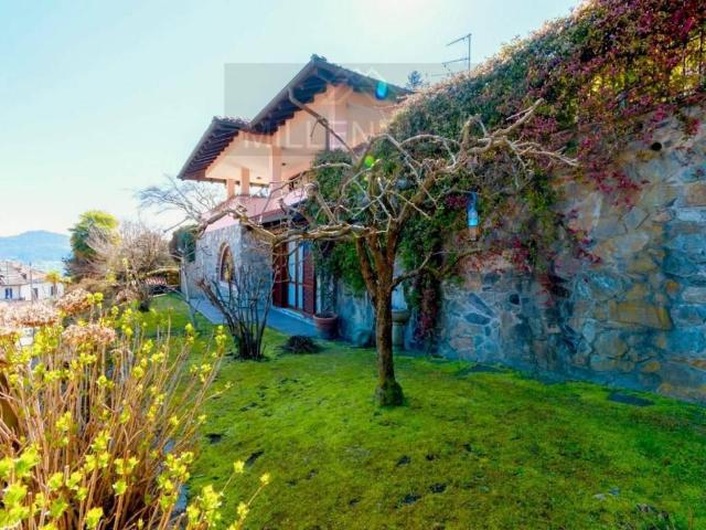 Villa in vendita a Meina NO