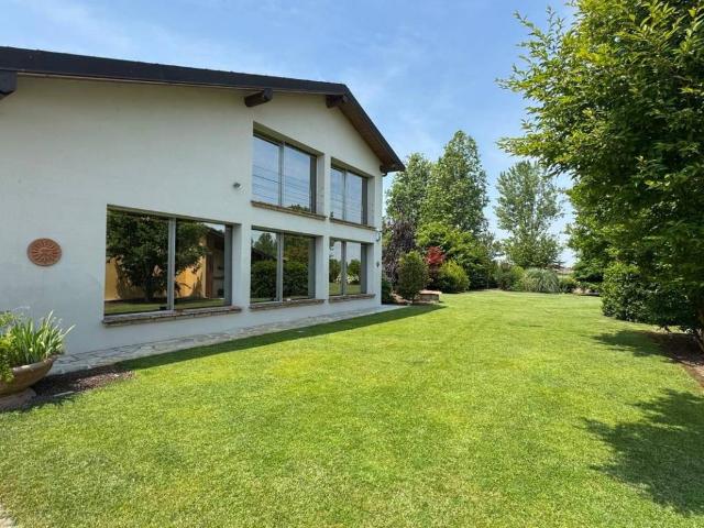 Villa in vendita a Melegnano MI