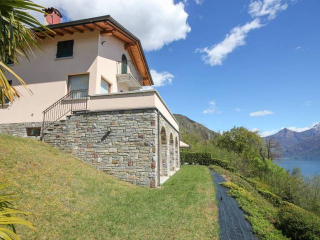 Villa in vendita a Menaggio CO