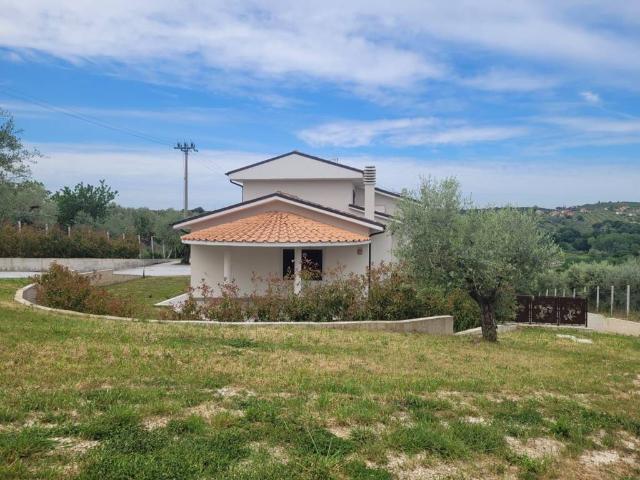 Villa in vendita a Mentana RM