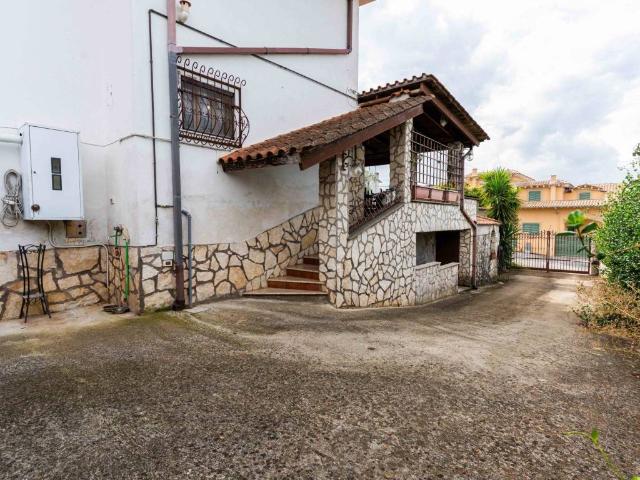 Villa in vendita a Mentana RM