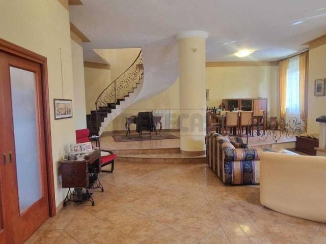 Villa in vendita a Mercato San Severino SA