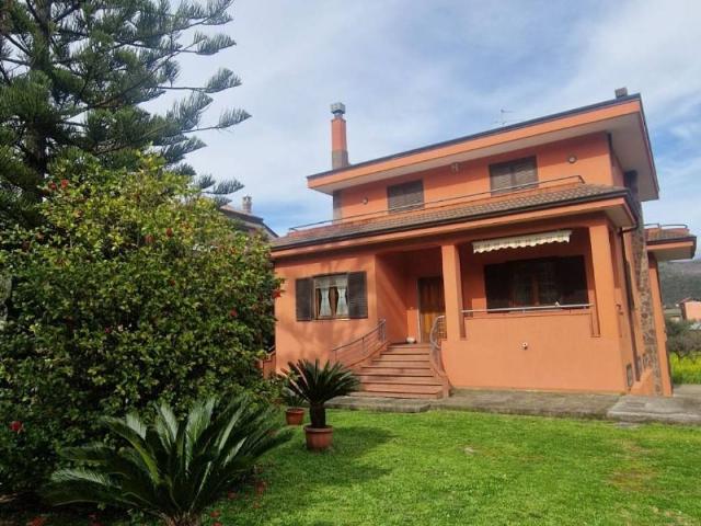 Villa in vendita a Mercato San Severino SA